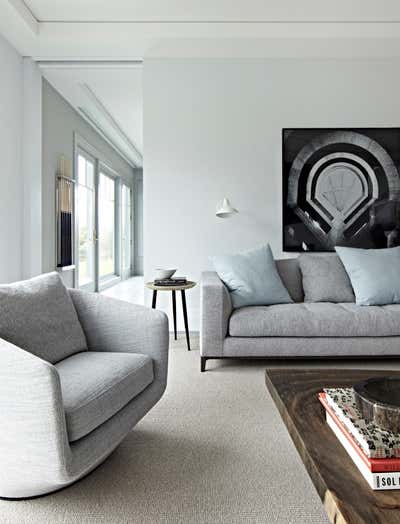  Mid-Century Modern Family Home Living Room. Quogue by Tina Ramchandani Creative LLC.