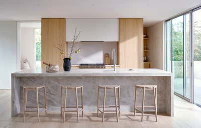  Beach Style Family Home Kitchen. HAMPTONS BUTTER LANE by Michael Del Piero Good Design.