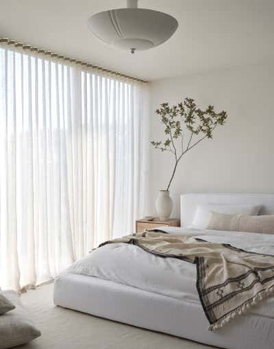  Beach Style Family Home Bedroom. HAMPTONS BUTTER LANE by Michael Del Piero Good Design.