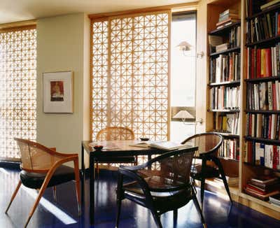  Cottage Office and Study. Miami art collector by Dana Nicholson Studio Inc..