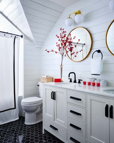  Preppy Family Home Bathroom. The Sawyers: Second Floor by Feng Shui Style.