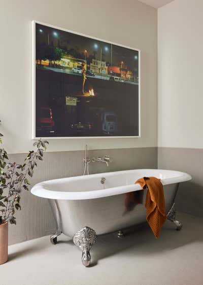  Modern Vacation Home Bathroom. Tribeca by Studio Gild.