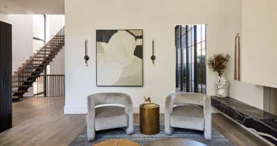  Contemporary Family Home Living Room. Winchester II by Studio Gild.