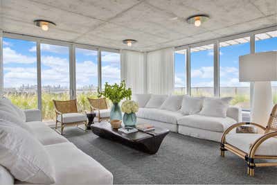  Beach Style Apartment Living Room. Skyhouse by CEU Studio.