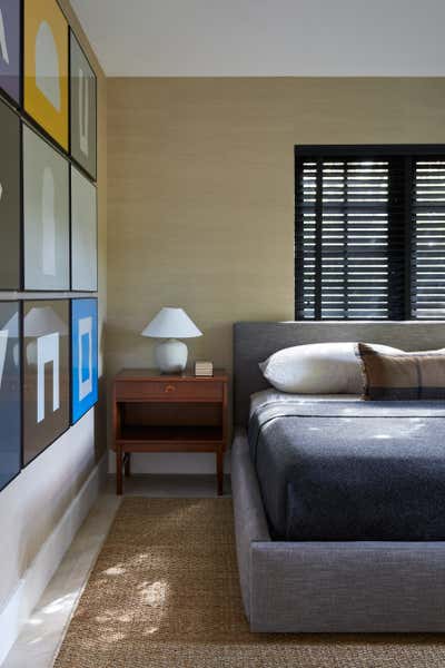  Mid-Century Modern Minimalist Beach House Bedroom. Miami Beach Bungalow by GRISORO studio.