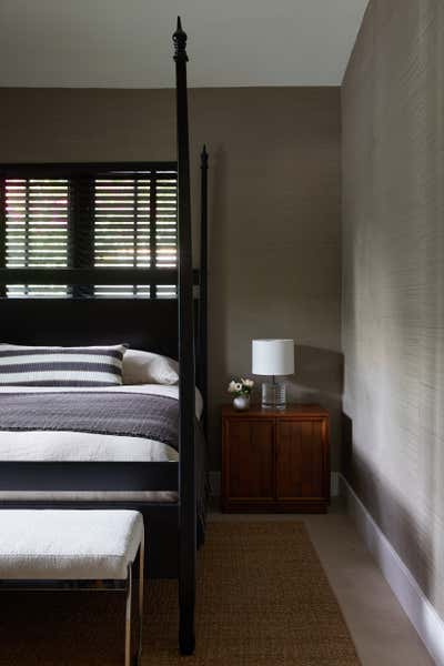  Mid-Century Modern Minimalist Beach House Bedroom. Miami Beach Bungalow by GRISORO studio.