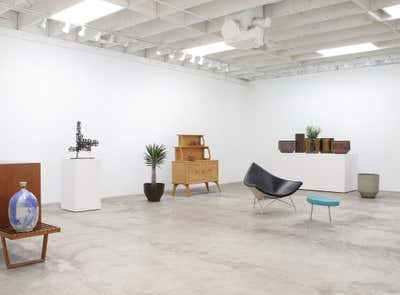  Mid-Century Modern Minimalist Entertainment/Cultural Workspace. Hildebrandt Studio Design Gallery by Hildebrandt Studio.