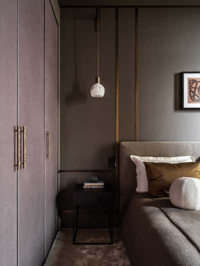  Eclectic French Apartment Bedroom. PIED-A-TERRE OF ART LOVERS by ELENA KORNILOVA ARCHITECTURE D'INTERIEUR.