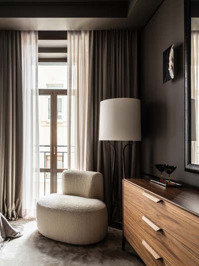  French Bedroom. PIED-A-TERRE OF ART LOVERS by ELENA KORNILOVA ARCHITECTURE D'INTERIEUR.