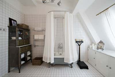  British Colonial Family Home Bathroom. COLLECTOR'S PENTHOUSE by ELENA KORNILOVA ARCHITECTURE D'INTERIEUR.