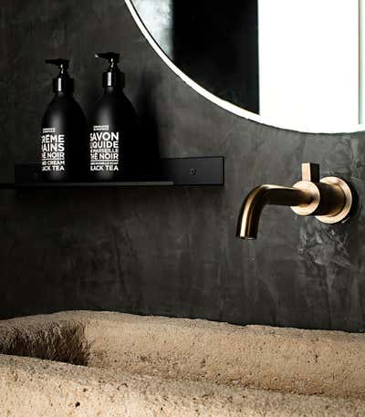  Industrial Bathroom. LCD // Hutton Drive Project by Lindsey Colhoun Design Inc..