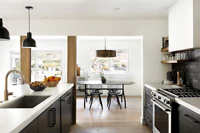  Industrial Kitchen. LCD // Malibu Canyon Project by Lindsey Colhoun Design Inc..