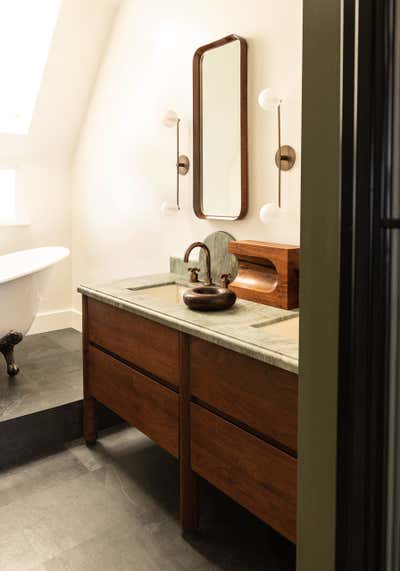  Minimalist Rustic Bathroom. Pacific Heights Residence II by Studio AHEAD.