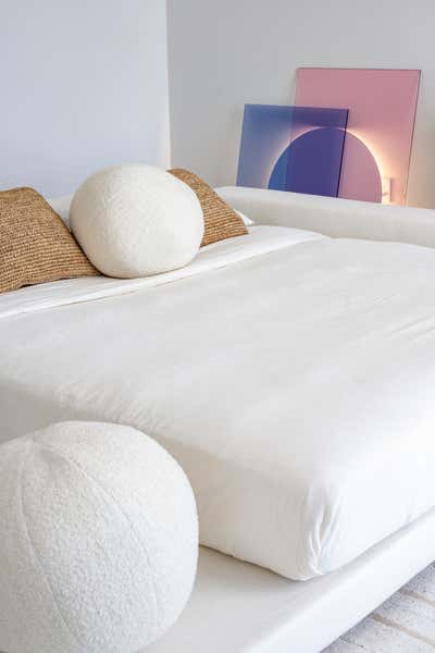 Contemporary Bedroom. Allison Island by STUDIO SANTOS.