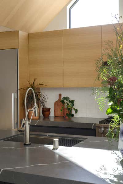 Minimalist Kitchen. Curson Residence by Nwankpa Design.