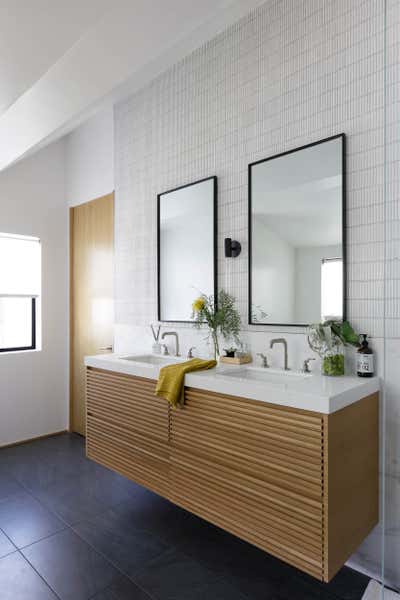 Minimalist Bathroom. Curson Residence by Nwankpa Design.