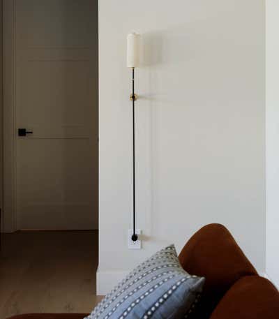  Minimalist French Family Home Living Room. Palo Alto Modern by Cinquieme Gauche.