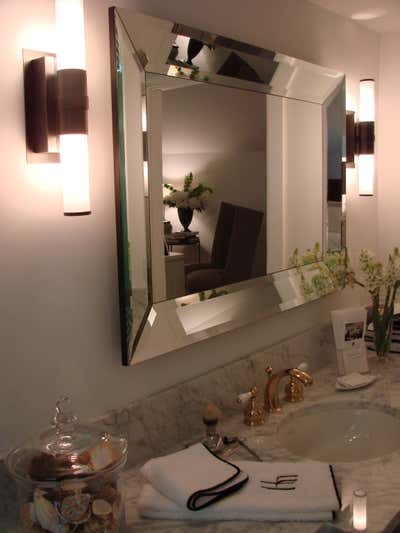  Modern Family Home Bathroom. Country House by DiGuiseppe.