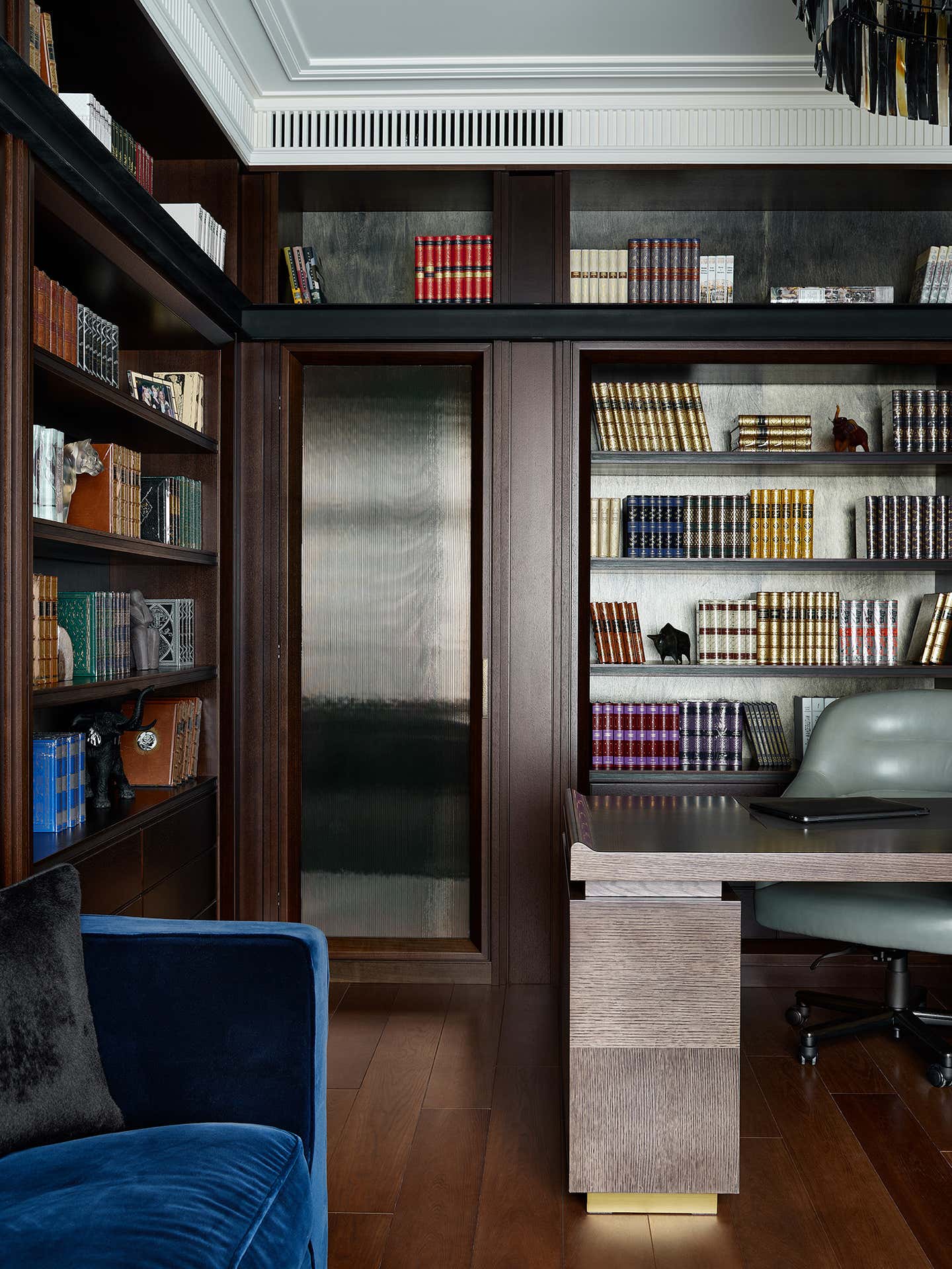 Upscale Apartment Designs With Hidden Chambers photo