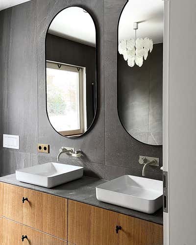  Arts and Crafts Family Home Bathroom. 70s Bungalow by ZWEI Design.