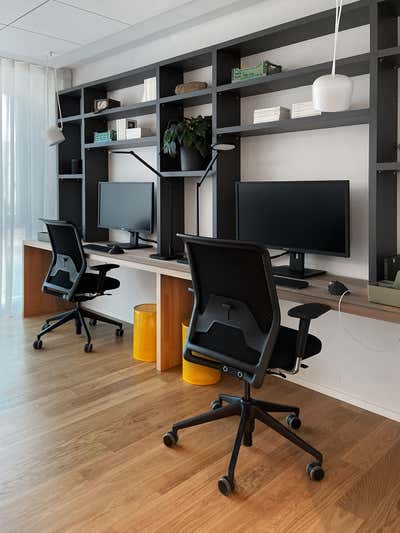  Modern Office Office and Study. Bieg Offices by ZWEI Design.