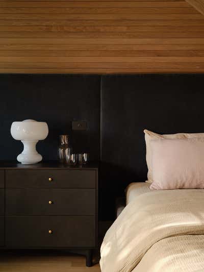  Transitional Family Home Bedroom. Moore Park by Elizabeth Metcalfe Design.