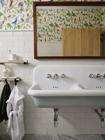  Minimalist Family Home Bathroom. Moore Park by Elizabeth Metcalfe Design.