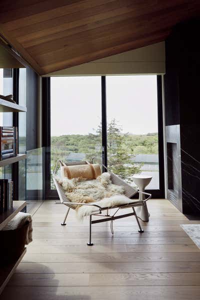  Organic Beach House Living Room. Signal Hill by Chused & Co.
