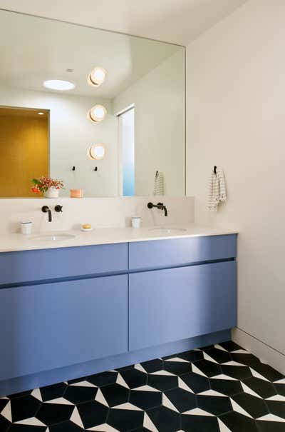  Mid-Century Modern Country Country House Bathroom. Elevated Mood by alisondamonte.