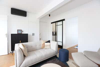  Minimalist Modern Bachelor Pad Living Room. de la Faisanderie by I CYR Architecture.