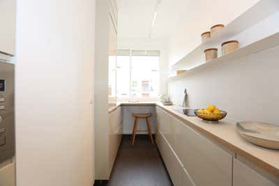  Minimalist Modern Bachelor Pad Kitchen. de la Faisanderie by I CYR Architecture.