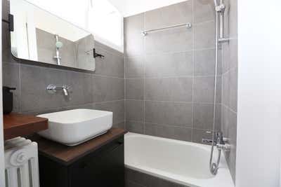  Minimalist Contemporary Modern Bachelor Pad Bathroom. de la Faisanderie by I CYR Architecture.