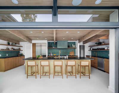  Mid-Century Modern Beach House Kitchen. Woods Cove by Jen Samson Design.