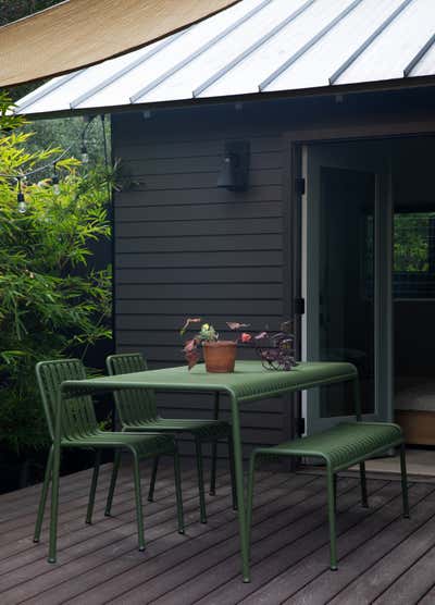  Craftsman Scandinavian Family Home Patio and Deck. Chestnut Bungalow by MK Workshop.