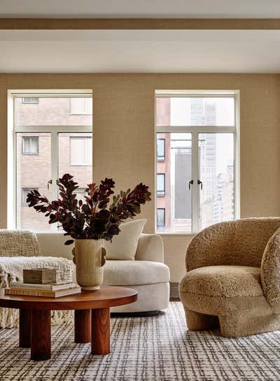  Traditional Apartment Living Room. 737 Park Avenue by Chango & Co..