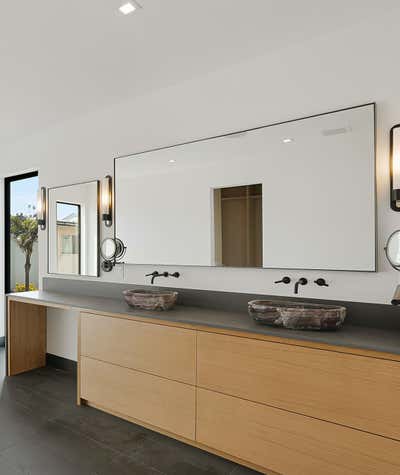 Modern Bathroom. Sunset Cliffs Residence by Beaucoup Creative.