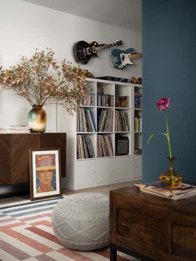  Minimalist Mid-Century Modern Apartment Living Room. Grand Street by PROJECT AZ.