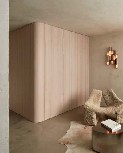 Minimalist Mid-Century Modern Apartment Living Room. 26 m² by .PEAM.