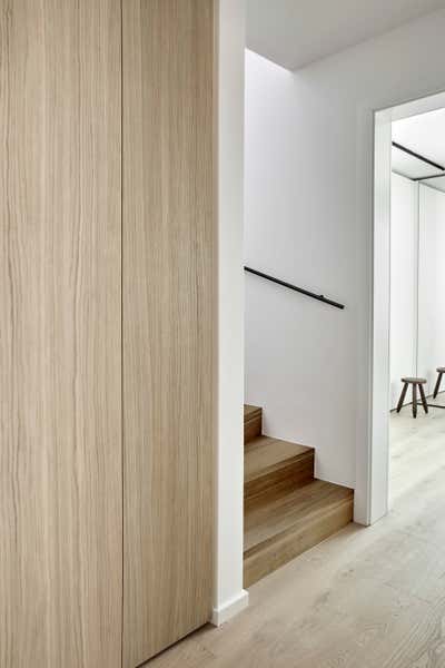 Contemporary Entry and Hall. Private Residence by .PEAM.