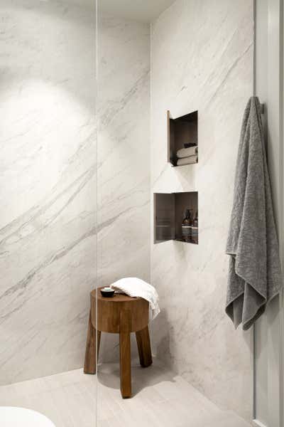 Modern Apartment Bathroom. (Bath)room to Breathe by Interior Matter.