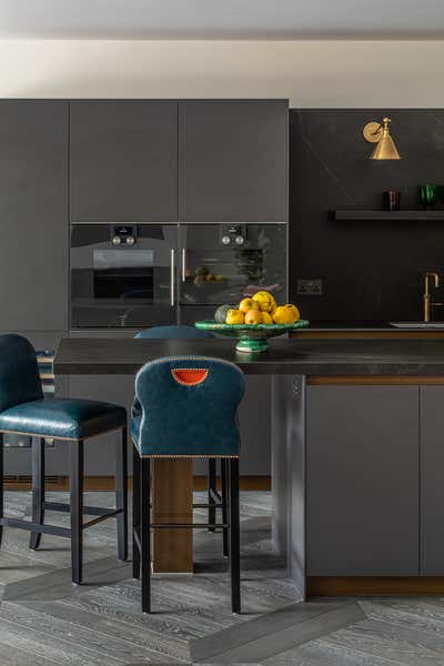  Modern Family Home Kitchen. South West London by Samantha Todhunter Design Ltd..