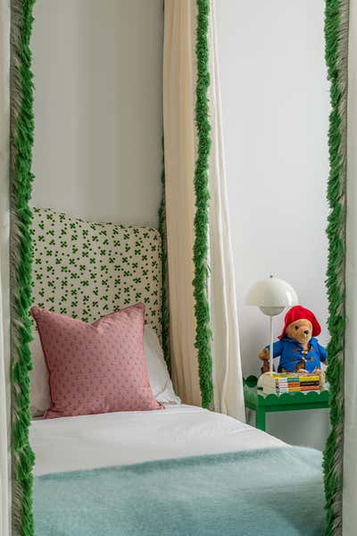  Modern Family Home Children's Room. South West London by Samantha Todhunter Design Ltd..