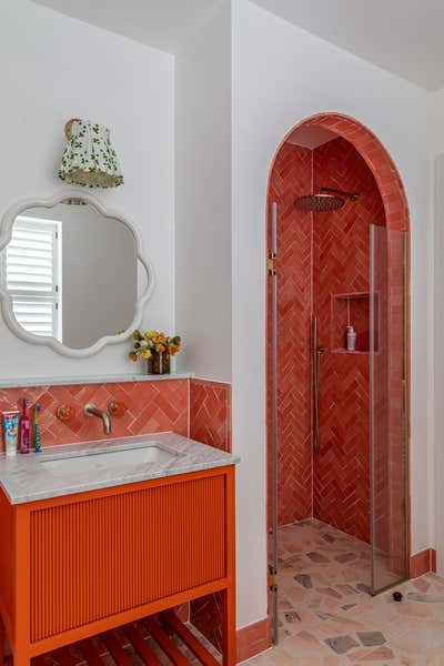  Modern Family Home Bathroom. South West London by Samantha Todhunter Design Ltd..