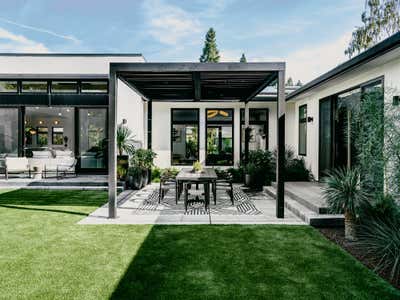  Modern Family Home Exterior. Ranch House Modern  by Noz Design.