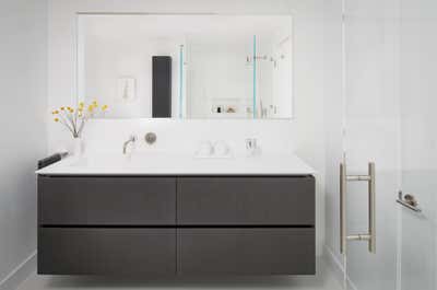 Contemporary Apartment Bathroom. Museum Peace by Interior Matter.