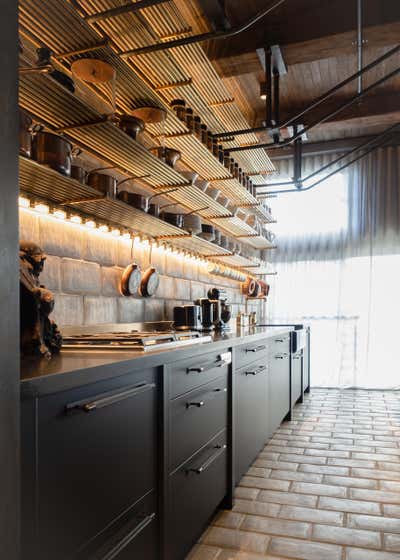  Industrial Apartment Kitchen. Caroale  by Stewart + Stewart Design.