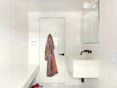  Craftsman Bathroom. Angelino Heights Residence by Charlap Hyman & Herrero.