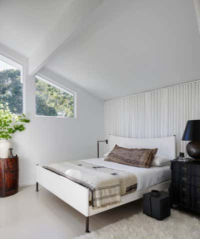  Minimalist Country House Bedroom. Artist's Retreat by Michael Del Piero Good Design.