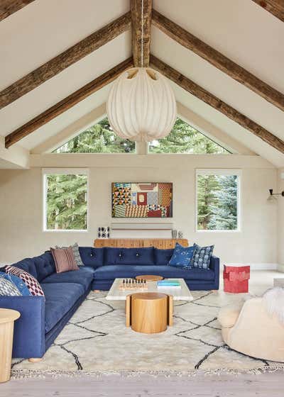 Mid-Century Modern Vacation Home Living Room. Aspen Mountain Retreat by Bunsa Studio.