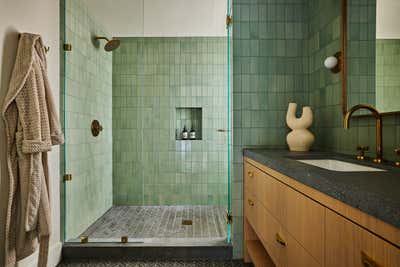  Mid-Century Modern Vacation Home Bathroom. Aspen Mountain Retreat by Bunsa Studio.
